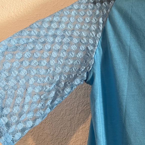 Blue lace three quarter sleeve top
Size large
Floral blooming - Picture 9 of 9